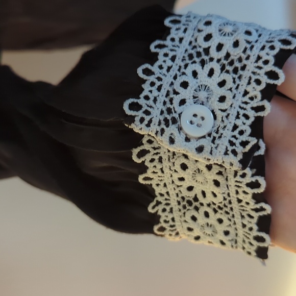 🖤🎀Black And White Ruffle Collar Bow&Lace Shein Blouse - Picture 3 of 5